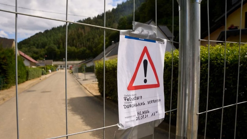 Gericht: Zaun gegen Steinschlag im Ahrtal bleibt stehen