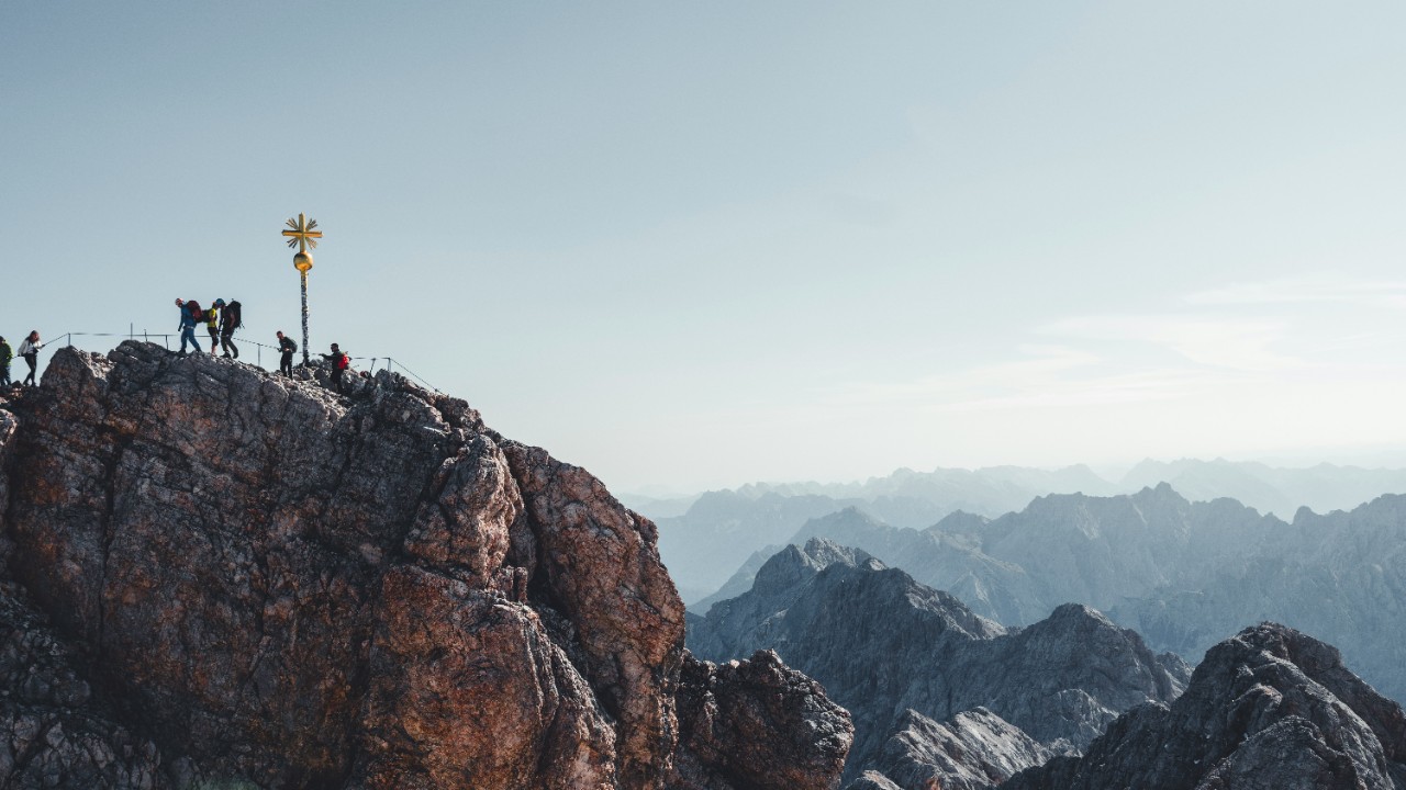 Rheinland-Pfälzer auf Zugspitze in Not – dramatische Bergrettung über Stunden Rheinland-Pfälzer auf Zugspitze in Not – dramatische Bergrettung über Stunden