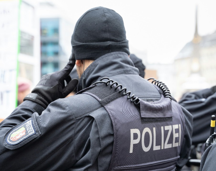 Großeinsatz in Koblenz: Bedrohung mit vermeintlicher Waffe löst Polizeiaktion aus Großeinsatz in Koblenz: Bedrohung mit vermeintlicher Waffe löst Polizeiaktion aus