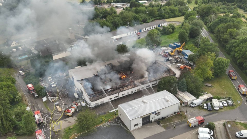 Großbrand in Neuwied - Gebäude zerstört