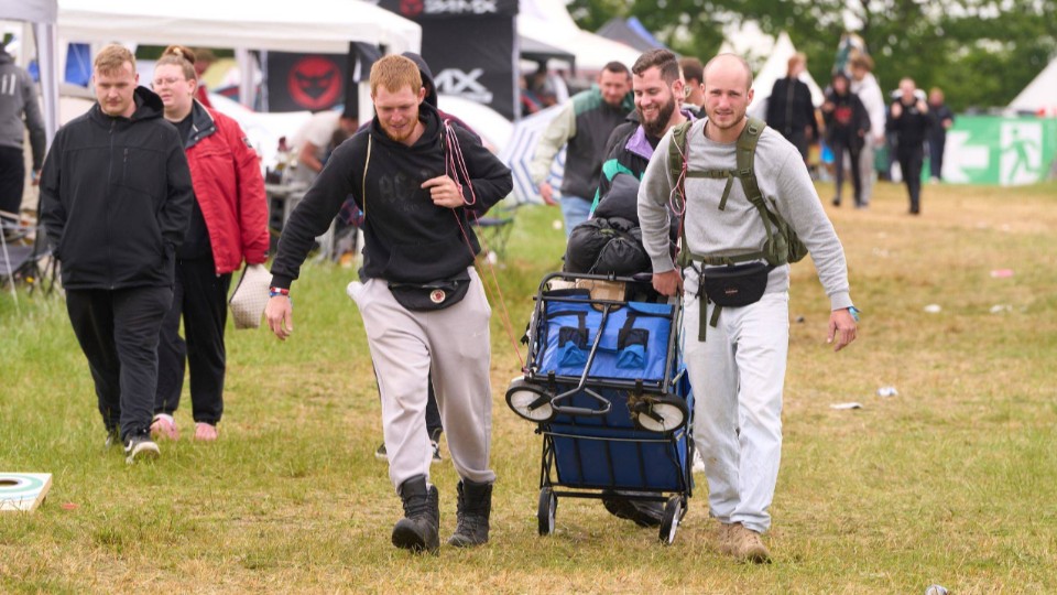 Gummistiefel & Poncho: Rock am Ring macht sich wetterfest