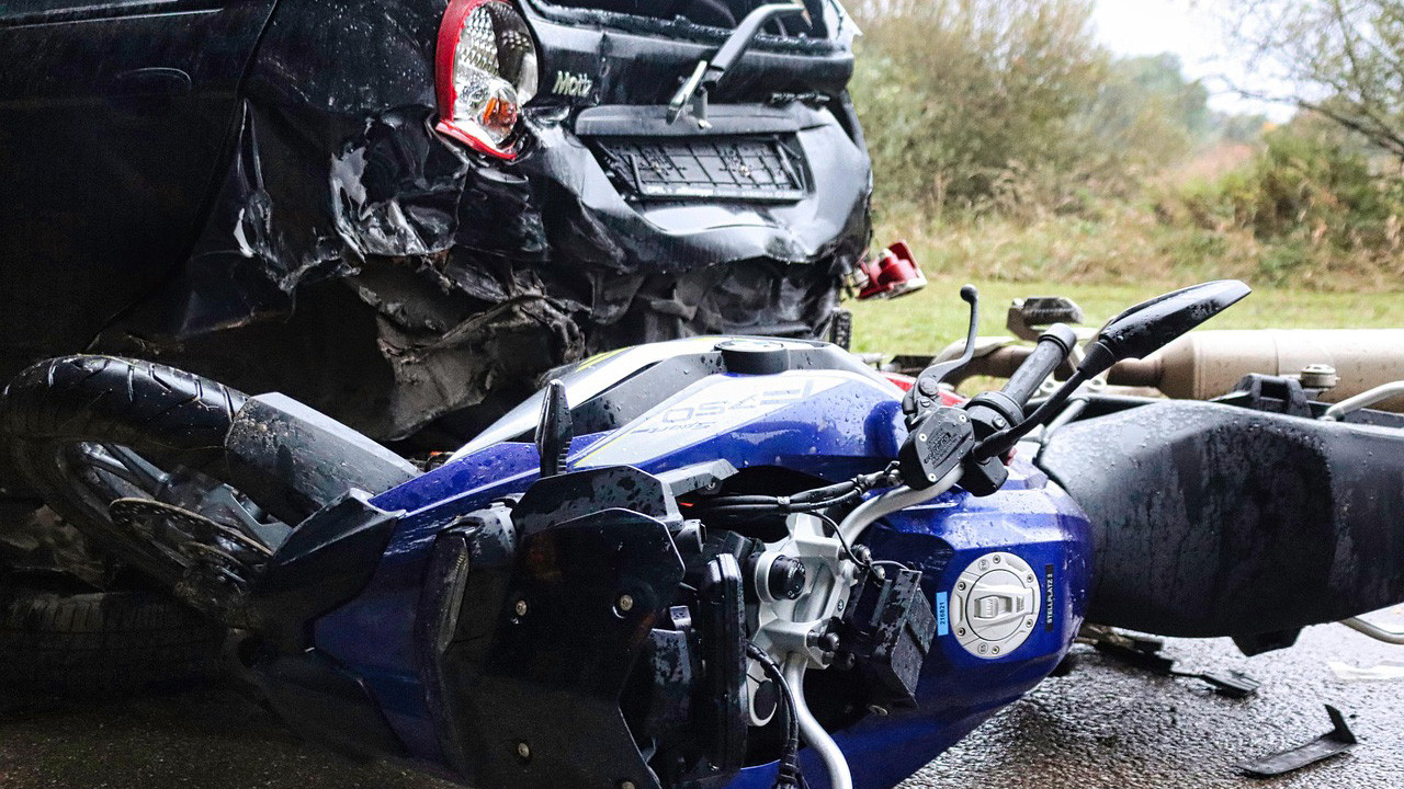 21-jähriger Motorradfahrer stirbt nach Unfall
