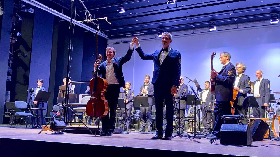 Benefizkonzert des Landespolizeiorchesters macht Kinder zu Superhelfern