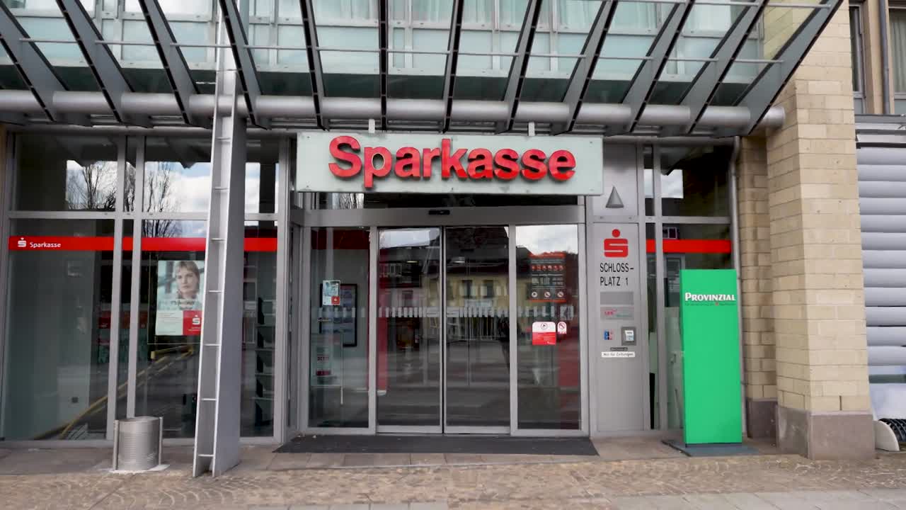 Weitere Maßnahmen gegen Geldautomaten-Sprengungen - Die Sparkasse Westerwald-Sieg zieht Resümee für das Jahr 2022