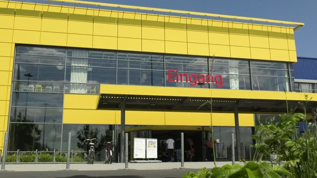 IKEA Einrichtungshaus Koblenz: Azubis übernehmen das Steuer