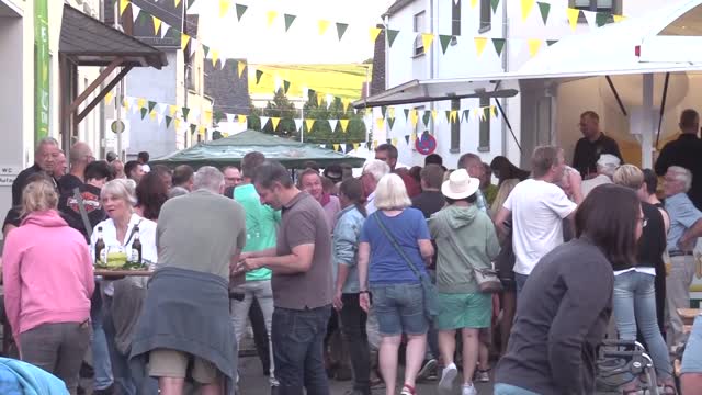 Und jährlich grüßt die Eule: Mega-Stimmung auf dem gut besuchten Eulenfest in Oelsberg!