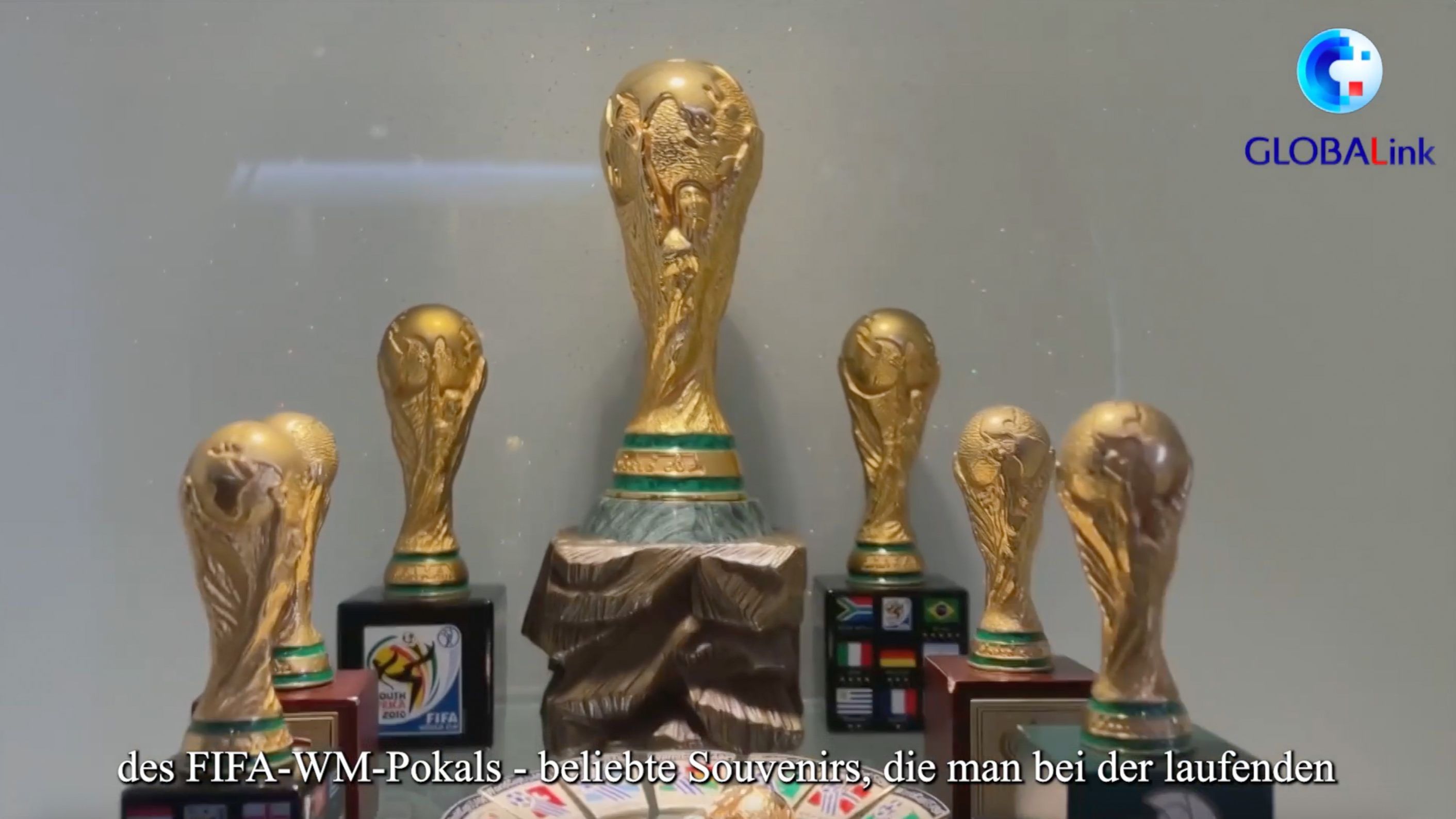 GLOBALink | Made-in-China-Souvenirs liegen bei der Fußballweltmeisterschaft voll im Trend
